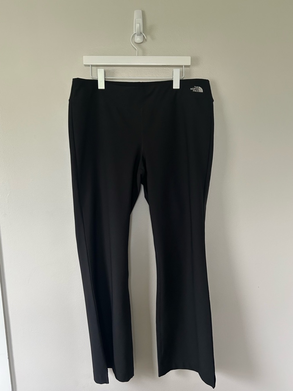 NWOT The North Face Black Flare Athletic Pants (XL)